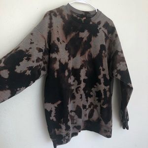 Bleached tie-dye crewneck